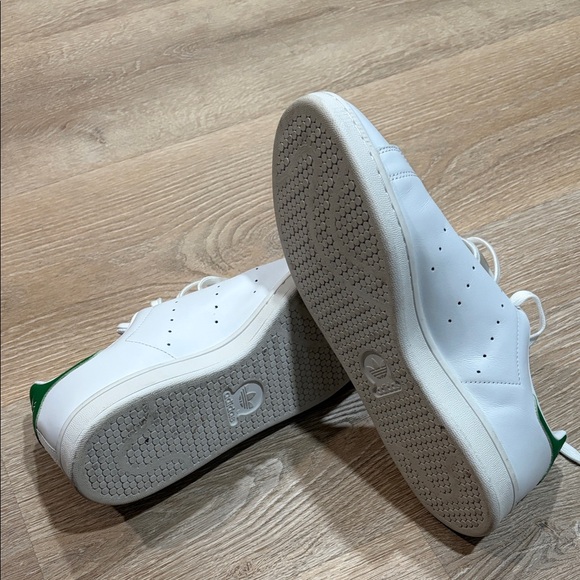 Adidas White and Green Stan Smith Shoes - Picture 9 of 11